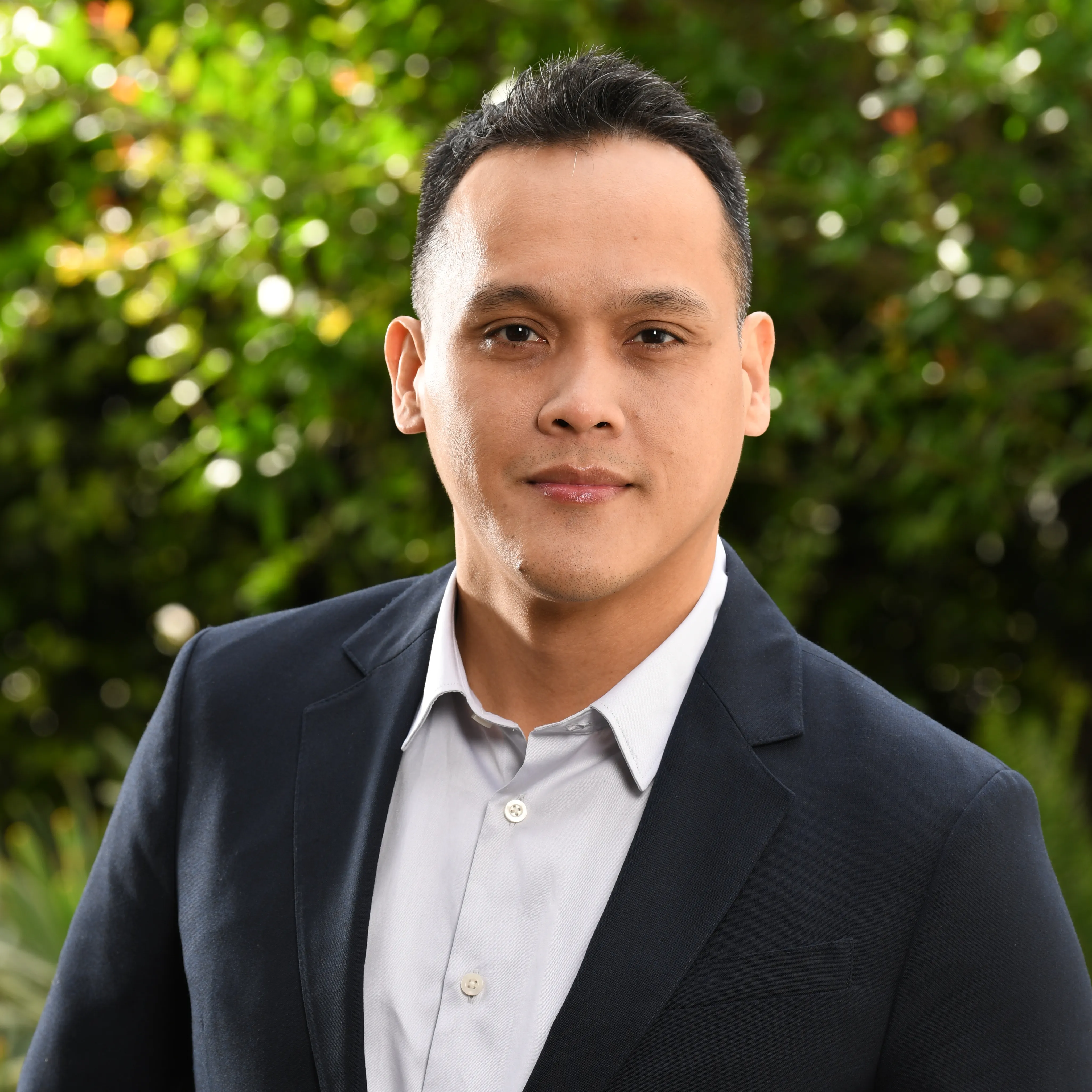 Headshot of Dennis, founder of A Squared Bookkeepers, in Old Town Pasadena.